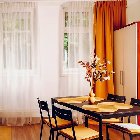 Apartman Zzenapartman *